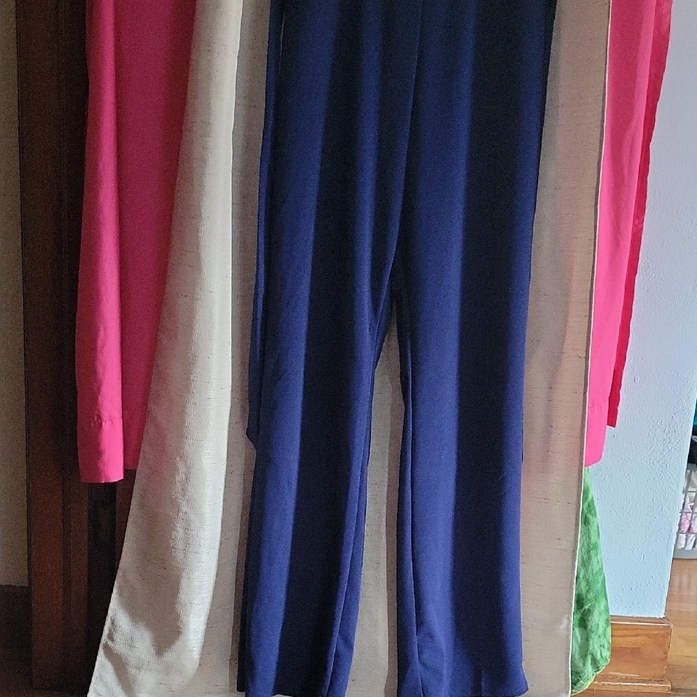 Sophisticated Blue Jumpsuit with Wide-Leg Pants and High Neckline - Picture 2 of 6